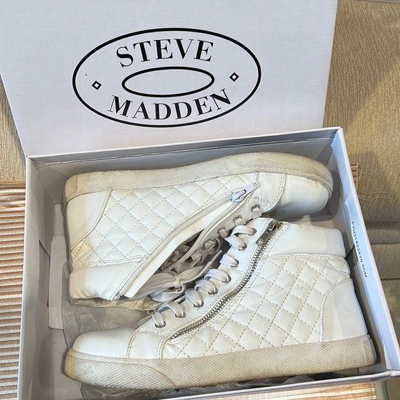 Steve Madden - Picture 1 of 2